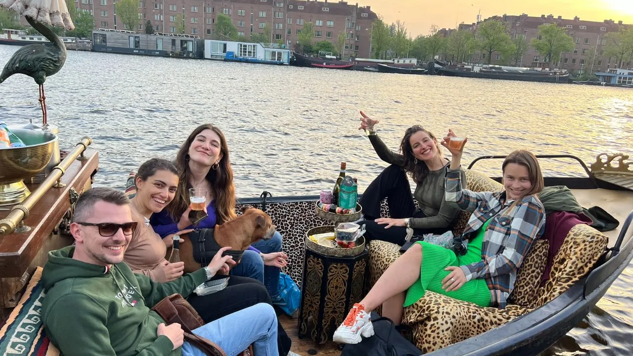Amsterdam canal cruise guide
