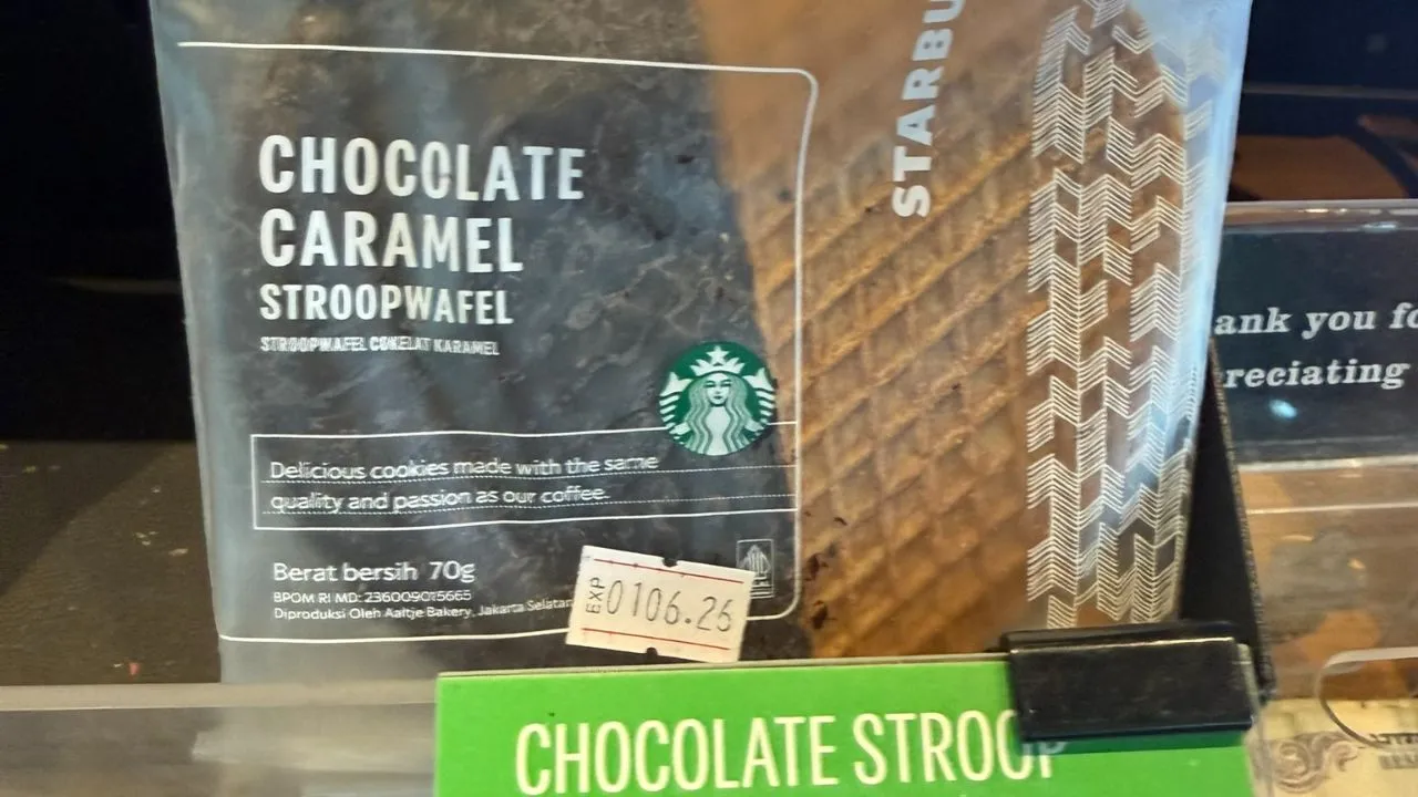 Packaged stroopwafel placed at Starbucks