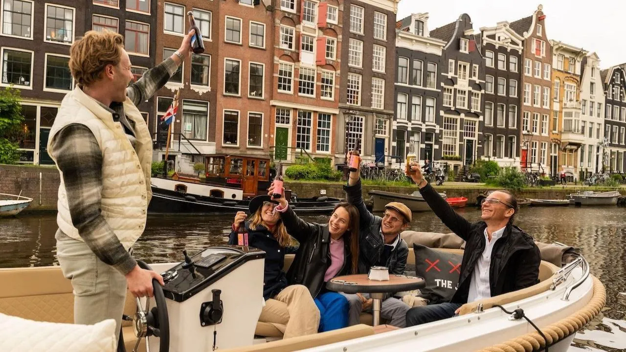 private-boat-tour-amsterdam-guide (4)